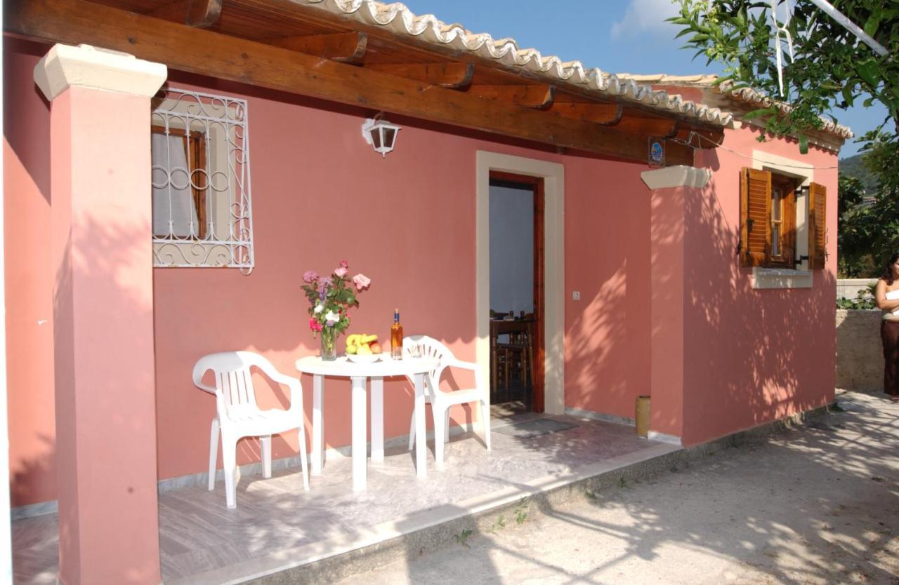 Amalia Cottages Айос-Гордіос Екстер'єр фото