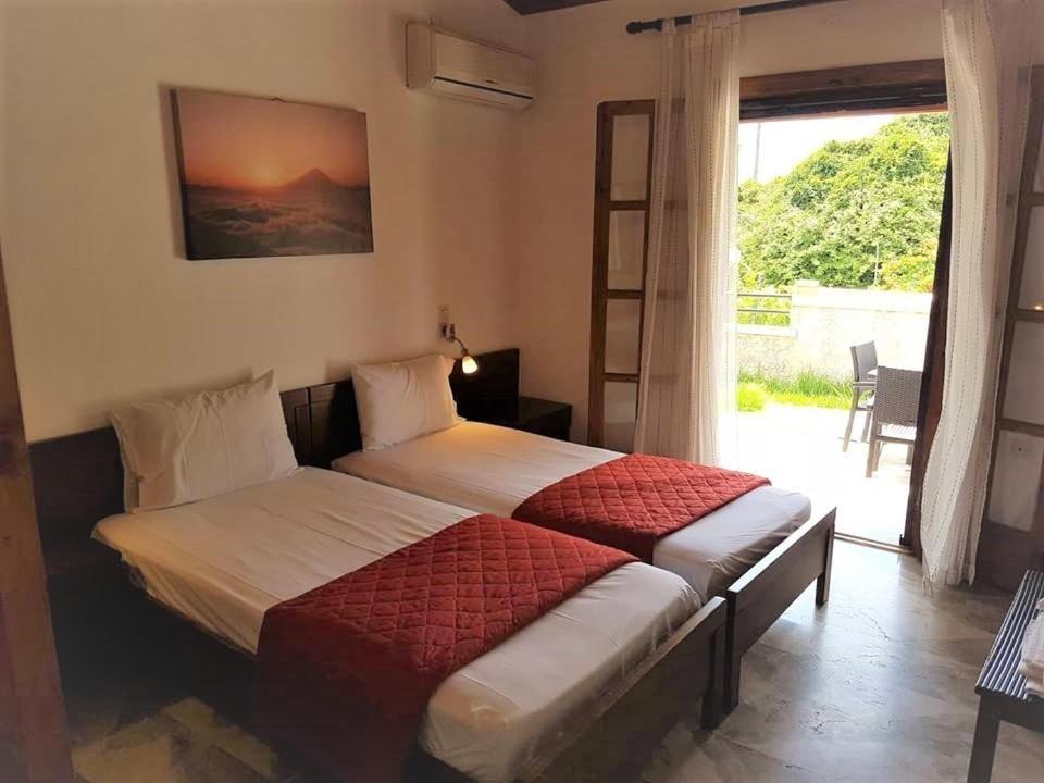 Amalia Cottages Айос-Гордіос Екстер'єр фото
